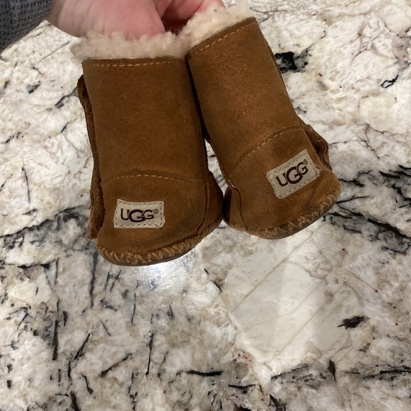 Baby Ugg Caden Boots in size 2/3 - Picture 5 of 8